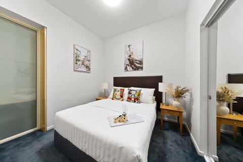 A Chic Apartment On Bourke St Near Chinatown - Tourism Cairns 1