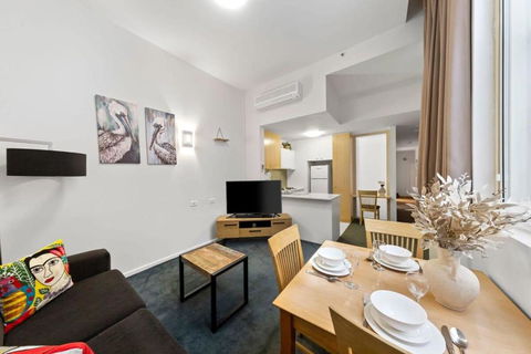 A Chic Apartment On Bourke St Near Chinatown - Tourism Cairns 2