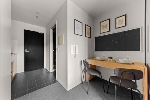 A Cozy Studio Near The University Of Melbourne - Tourism Cairns 2