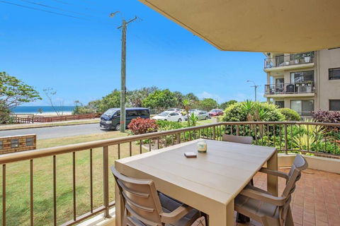Absolute Beachfront Apartment! - Tourism Cairns 0