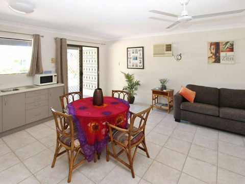 Alma Bay Holiday Unit 3 - Tourism Cairns 4