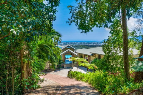 Barong Luxury Home Overlooking Cairns Unrivalled Privacy And Location Search Barongcairns - Tourism Cairns 1