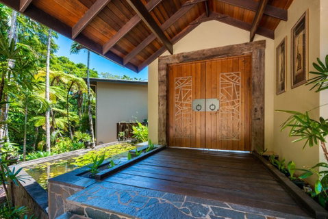 Barong Luxury Home Overlooking Cairns Unrivalled Privacy And Location Search Barongcairns - Tourism Cairns 4