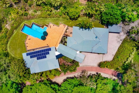 Barong Luxury Home Overlooking Cairns Unrivalled Privacy And Location Search Barongcairns - Tourism Cairns 3