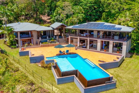 Barong Luxury Home Overlooking Cairns Unrivalled Privacy And Location Search Barongcairns - Tourism Cairns 2
