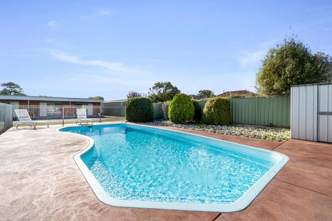 Baronga Motor Inn - Tourism Cairns 1