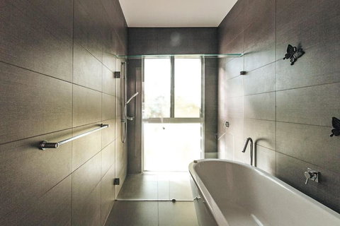 BAY PROPERTIES . The Chill - Tourism Cairns 4