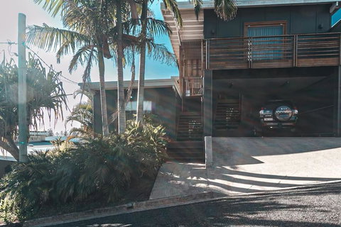 BAY PROPERTIES . The Chill - Tourism Cairns 2