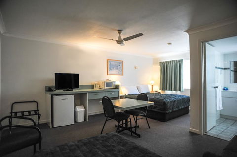 Southport Motel & Apartments - Tourism Cairns 22