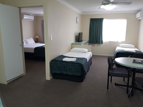 Southport Motel & Apartments - Tourism Cairns 12
