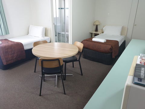 Southport Motel & Apartments - Tourism Cairns 16