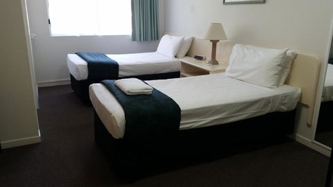 Southport Motel & Apartments - Tourism Cairns 17