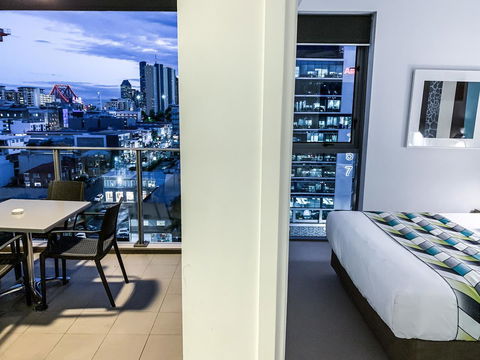 M&A Apartments - Tourism Cairns 23