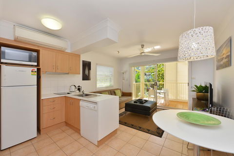 Port Douglas Apartments - Adults Only Oasis - Tourism Cairns 0