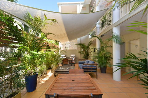 Port Douglas Apartments - Adults Only Oasis - Tourism Cairns 11