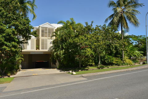 Port Douglas Apartments - Adults Only Oasis - Tourism Cairns 28