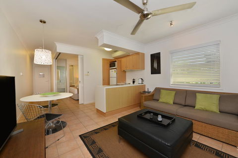 Port Douglas Apartments - Adults Only Oasis - Tourism Cairns 7