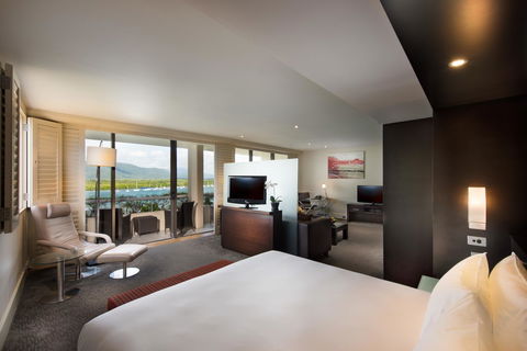 Hilton Cairns - Tourism Cairns 15