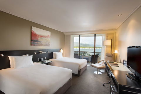 Hilton Cairns - Tourism Cairns 1