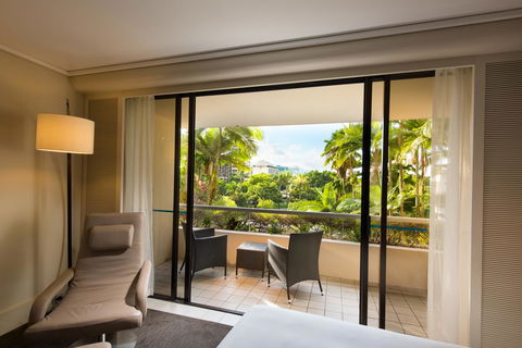 Hilton Cairns - Tourism Cairns 10