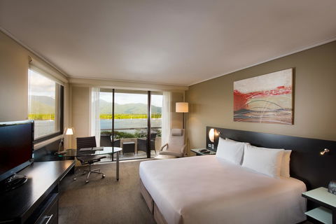 Hilton Cairns - Tourism Cairns 7