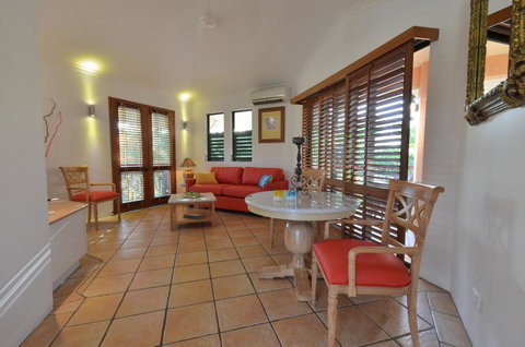 Martinique On Macrossan - Tourism Cairns 4