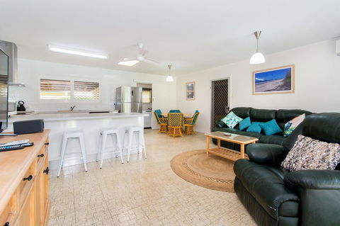 Lowset Sweetie, Central To Everything - Partridge St, Bongaree - Tourism Cairns 9