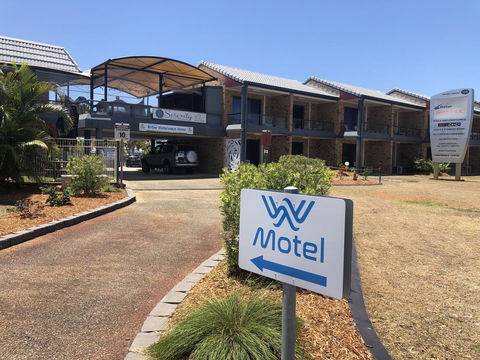 Bribie Waterways Motel - Tourism Cairns 1