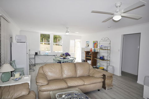 Retro Beach Flat - Tourism Cairns 3