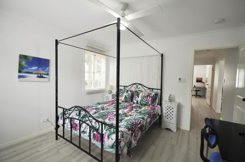 Retro Beach Flat - Tourism Cairns 8