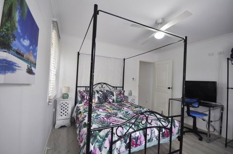 Retro Beach Flat - Tourism Cairns 7