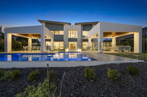 Luxury Canal Front Holiday House - Tourism Cairns 0