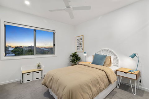 Luxury Canal Front Holiday House - Tourism Cairns 3