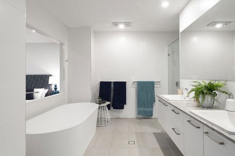 Luxury Canal Front Holiday House - Tourism Cairns 15