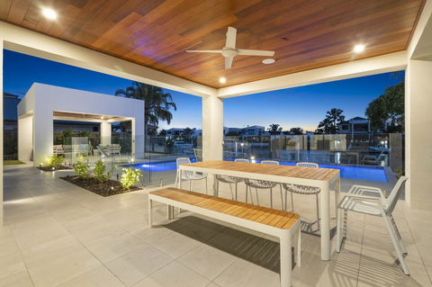 Luxury Canal Front Holiday House - Tourism Cairns 14
