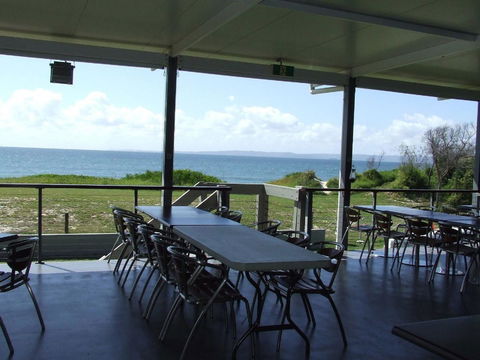 Enjoy The Sea Breezes From The Balcony - Boyd St, Woorim - Tourism Cairns 1