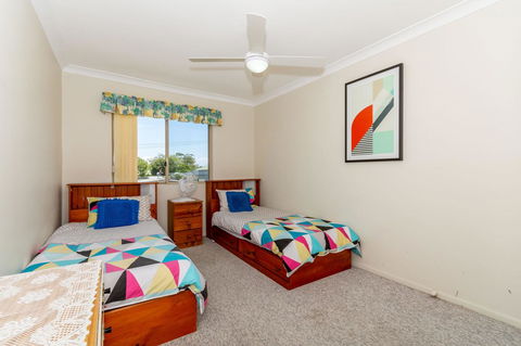 Enjoy The Sea Breezes From The Balcony - Boyd St, Woorim - Tourism Cairns 5