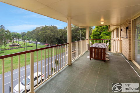Immaculate Spacious Second Floor Unit Overlooking Pristine Parklands - Tourism Cairns 2