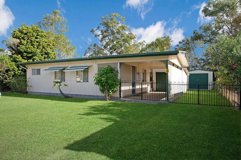 Lowset, Pet Friendly Cottage - Sunset Ave, Bongaree - Tourism Cairns 0
