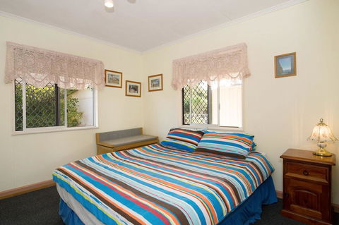 Lowset, Pet Friendly Cottage - Sunset Ave, Bongaree - Tourism Cairns 15