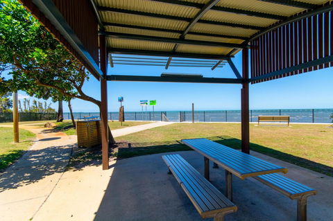 Lowset, Pet Friendly Cottage - Sunset Ave, Bongaree - Tourism Cairns 16