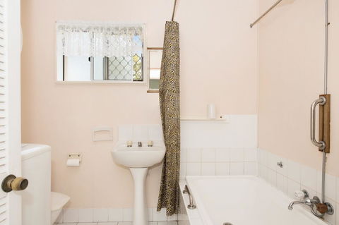 Lowset, Pet Friendly Cottage - Sunset Ave, Bongaree - Tourism Cairns 17