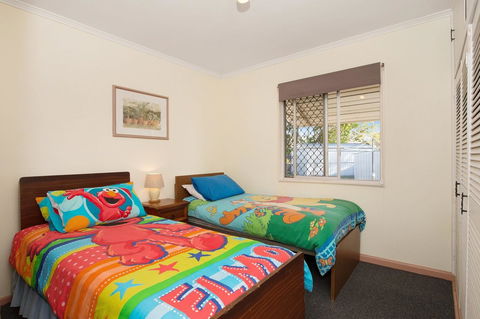 Lowset, Pet Friendly Cottage - Sunset Ave, Bongaree - Tourism Cairns 7