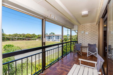 Spacious Unit Overlooking Moreton Bay - Boyd St, Woorim - Tourism Cairns 0