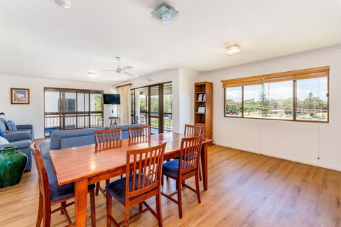 Spacious Unit Overlooking Moreton Bay - Boyd St, Woorim - Tourism Cairns 7