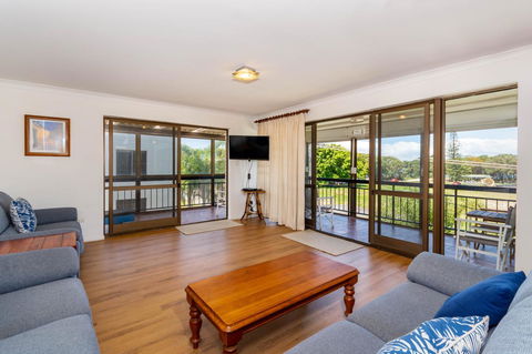 Spacious Unit Overlooking Moreton Bay - Boyd St, Woorim - Tourism Cairns 11