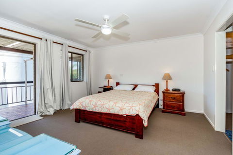Spacious Unit Overlooking Moreton Bay - Boyd St, Woorim - Tourism Cairns 4