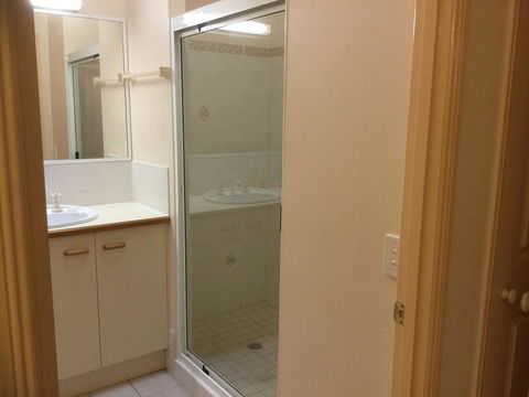 Private Canal Duplex With Pontoon - Oleander Drive, Bongaree - Tourism Cairns 5