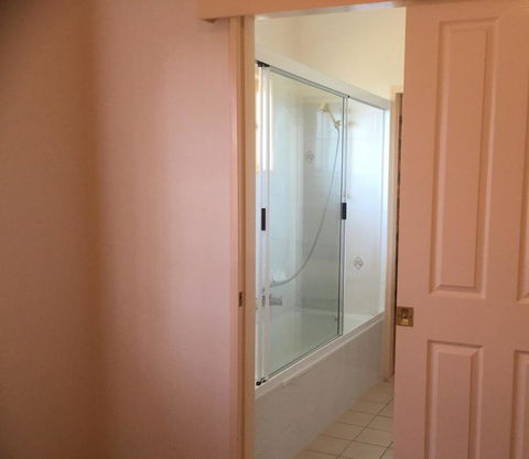 Private Canal Duplex With Pontoon - Oleander Drive, Bongaree - Tourism Cairns 16