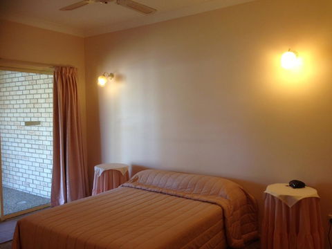 Private Canal Duplex With Pontoon - Oleander Drive, Bongaree - Tourism Cairns 11